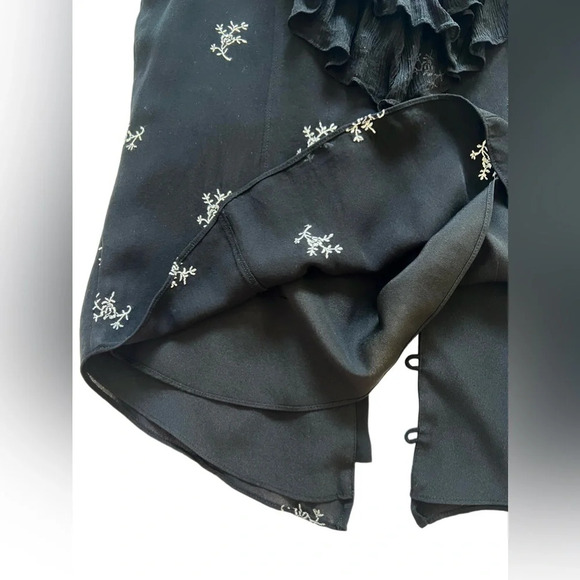 Cinq a Sept Embroidered Gia Ruffle Neckline Black Floral Silk blouse Top XS - Picture 6 of 9